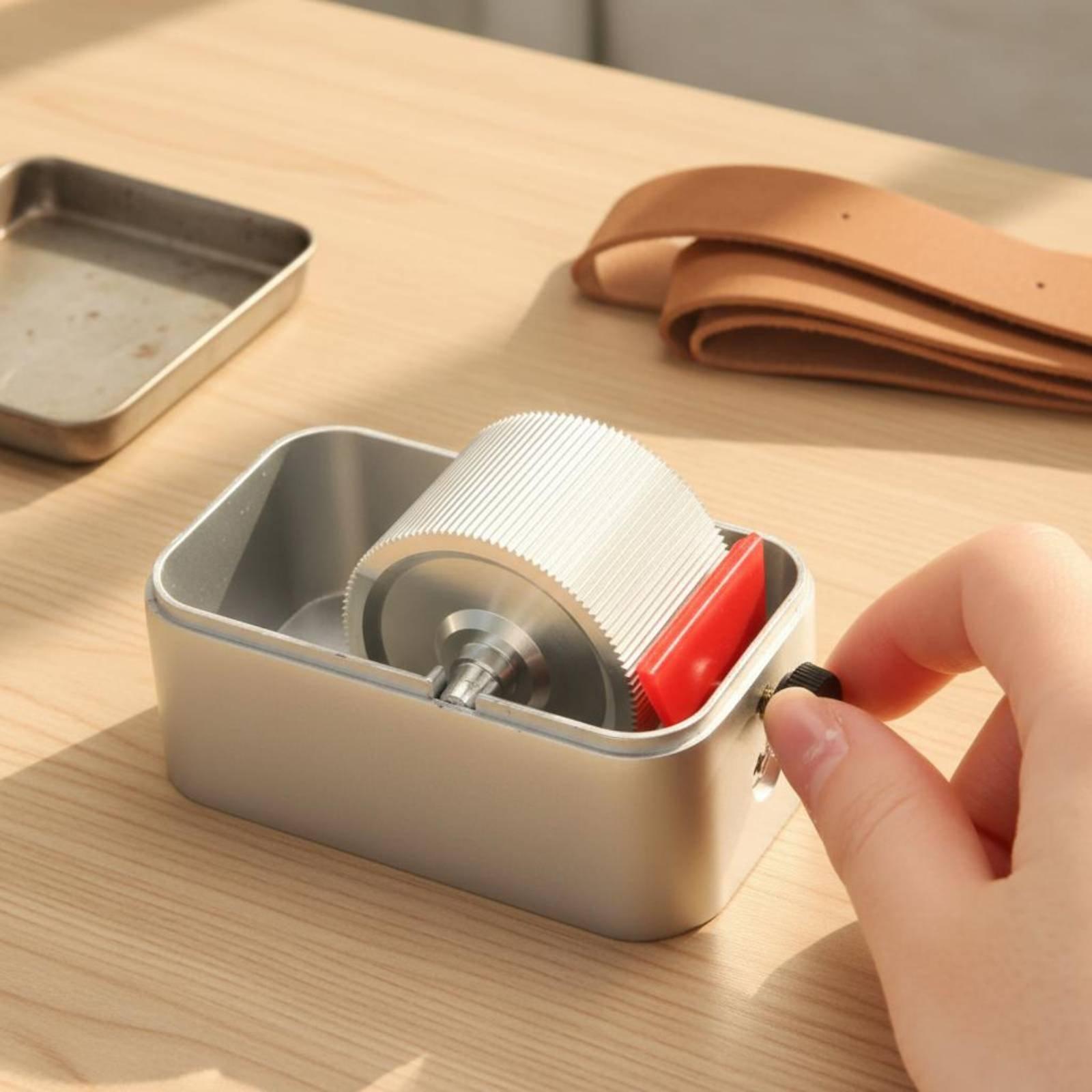Caixa para aplicação de óleo e - Leatherwork Beginner Tools avaliação e preço